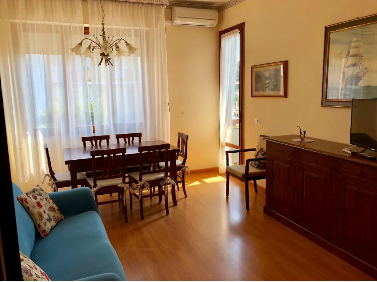 Casa Laura 300 Mt Dalla Spiaggia Con Parcheggio Lido di Camaiore